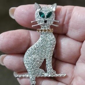 CRYSTAL CAT BROOCH